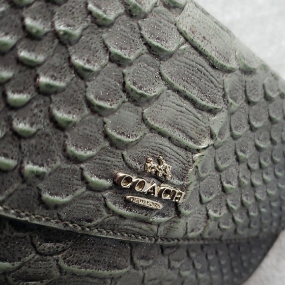 Coach womans faux alligator wallet. - Picture 6 of 6